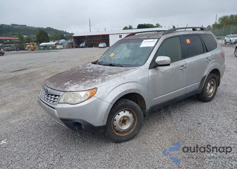 2011 Subaru Forester 2.5X Premium из США, поврежденный, VIN JF2SHADCXBH716857